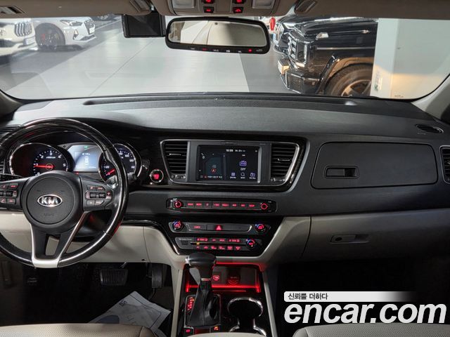 Kia Carnival — interior