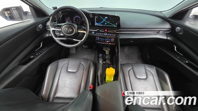 Hyundai Avante — interior