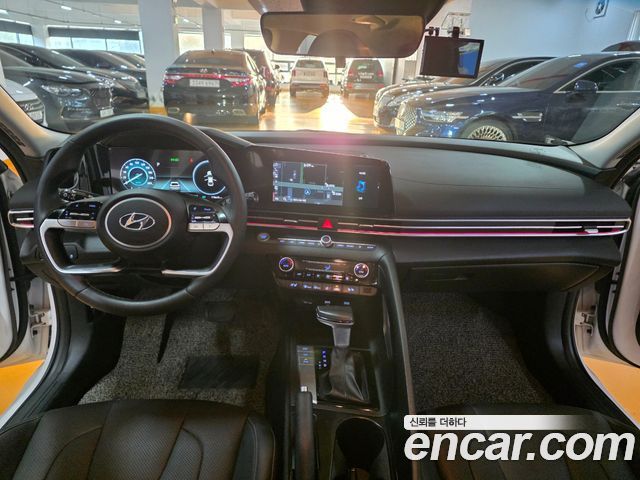 Hyundai Avante — interior