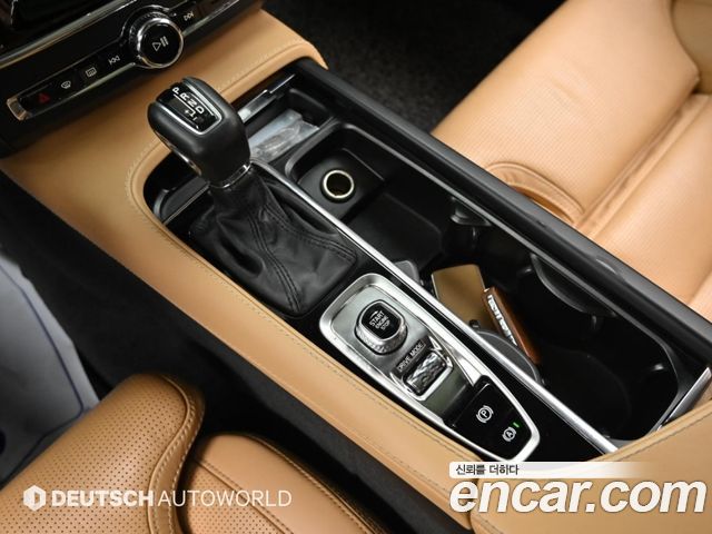 Volvo S90 — interior