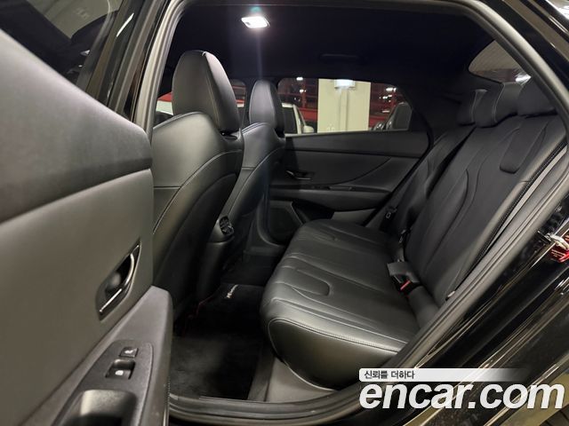 Hyundai Avante — interior