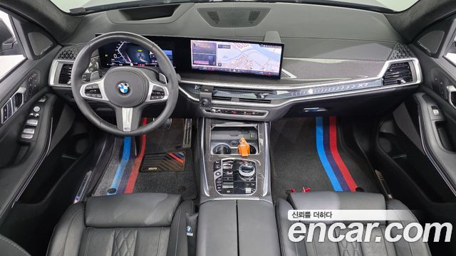 BMW X7 — interior
