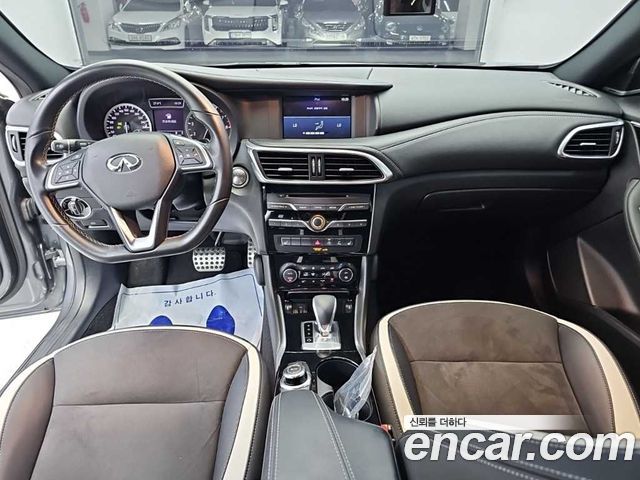 Infiniti Q30 — interior