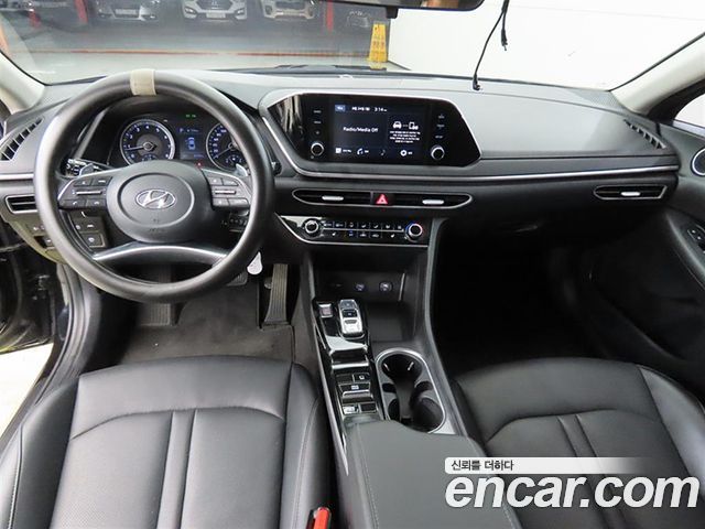 Hyundai Sonata — interior