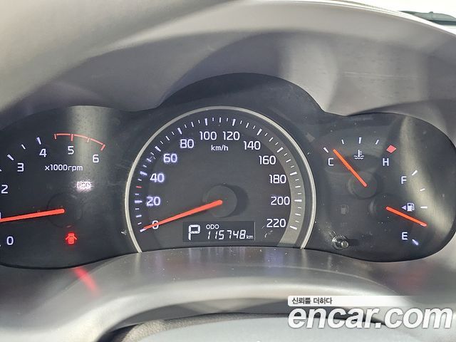 Kia Carnival — interior