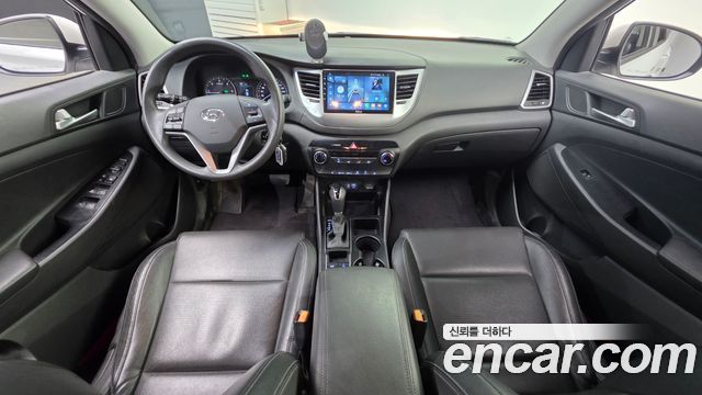 Hyundai Tucson — interior