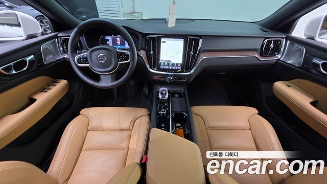 Volvo V60 — interior