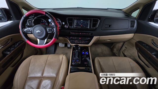 Kia Carnival — interior
