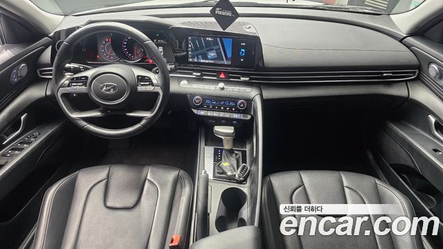 Hyundai Avante — interior