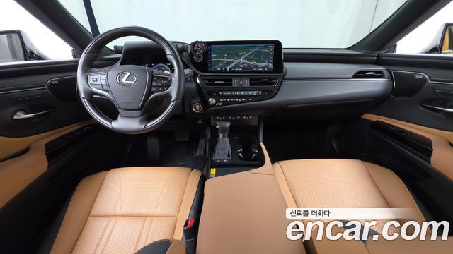 Lexus ES — interior