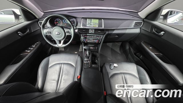 Kia K5 — interior
