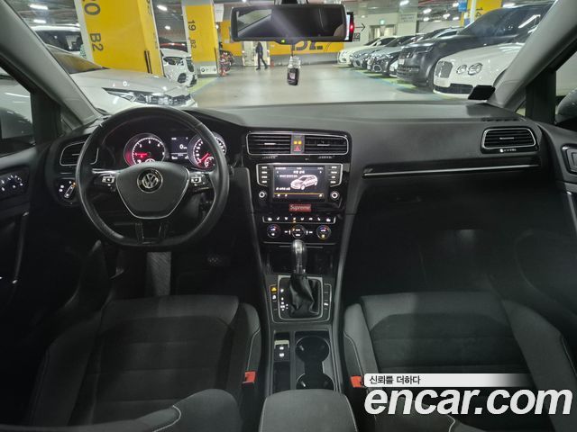 Volkswagen Golf — interior