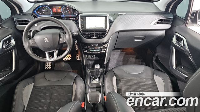 Peugeot 2008 — interior