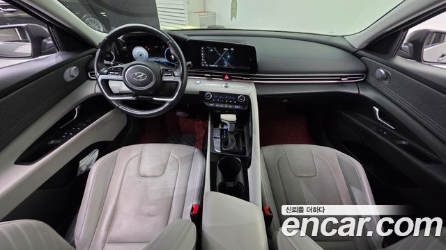 Hyundai Avante — interior