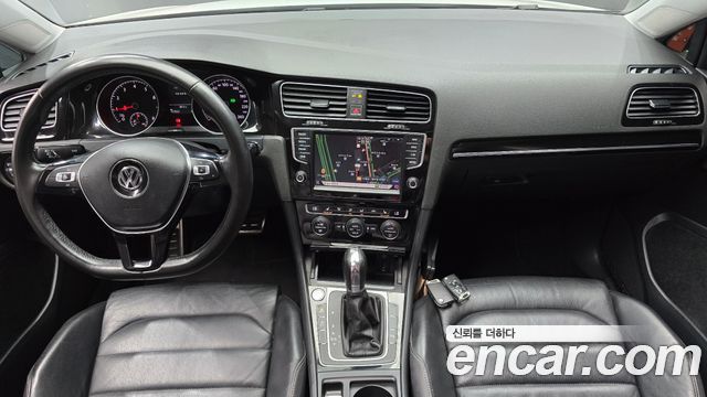 Volkswagen Golf — interior