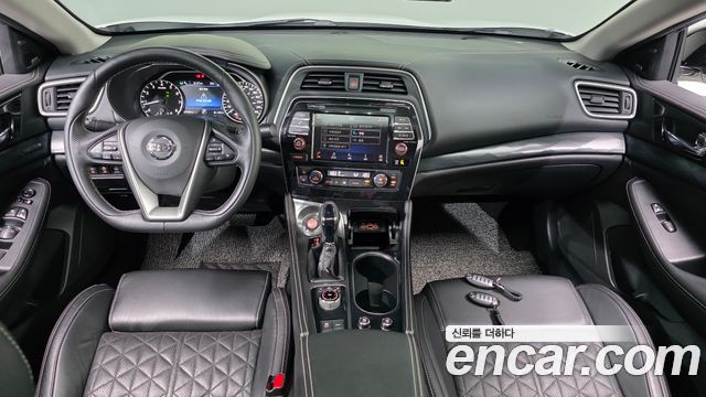 Nissan Maxima — interior