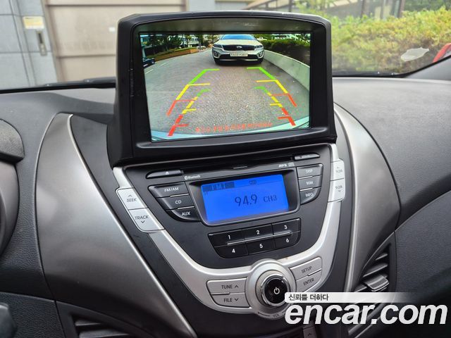 Hyundai Avante — interior