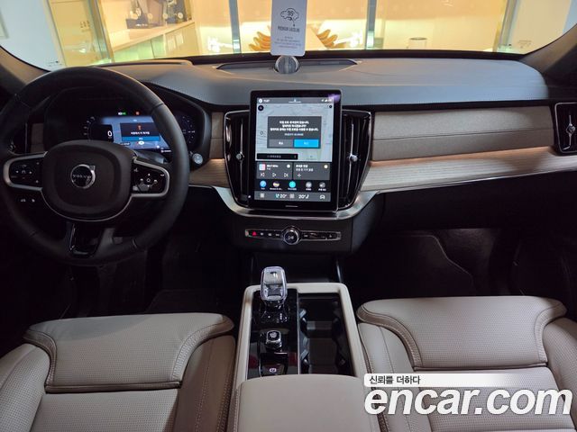 Volvo XC90 — interior
