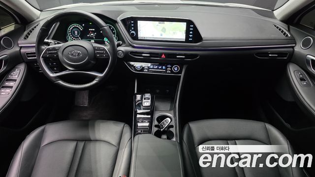 Hyundai Sonata — interior
