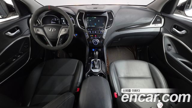 Hyundai Santa Fe — interior