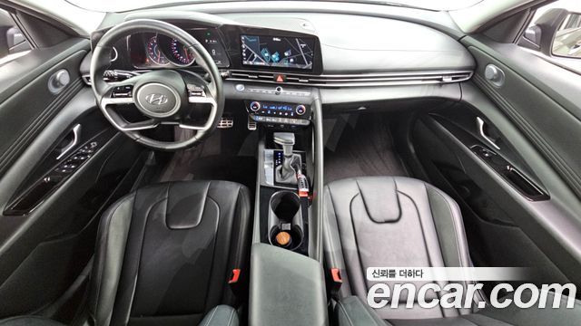 Hyundai Avante — interior