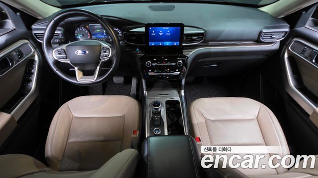 Ford Explorer — interior