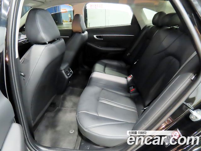 Hyundai Sonata — interior