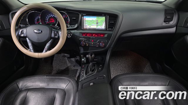 Kia K5 — interior