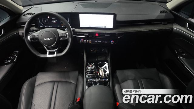 Kia K5 — interior