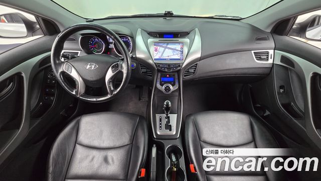 Hyundai Avante — interior