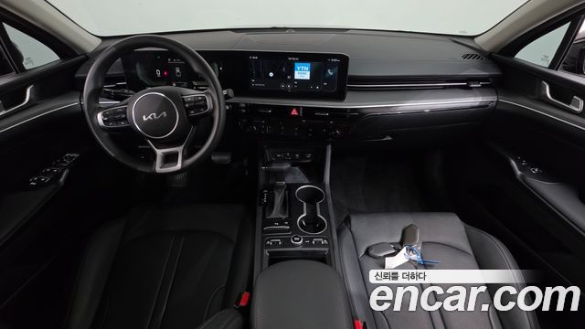 Kia K5 — interior