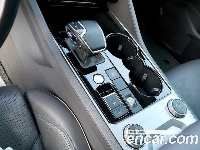 Volkswagen Touareg — interior