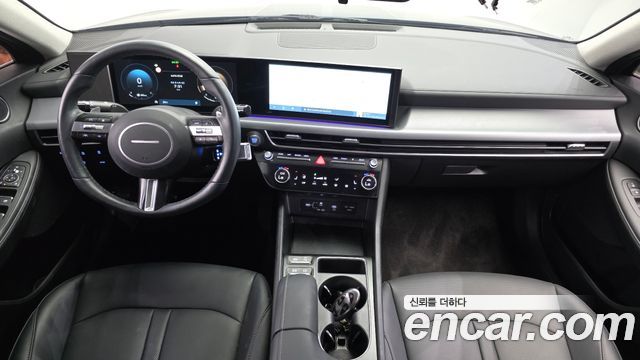 Hyundai Sonata — interior