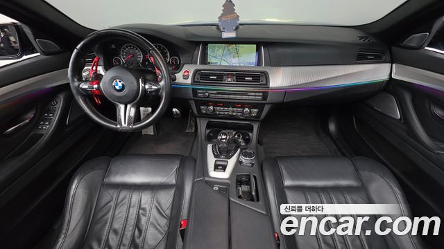 BMW M5 — interior