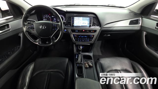 Hyundai Sonata — interior