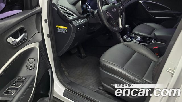 Hyundai Santa Fe — interior