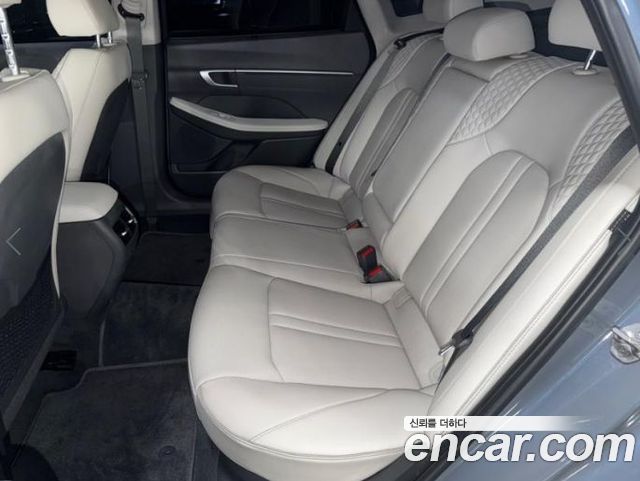 Hyundai Sonata — interior