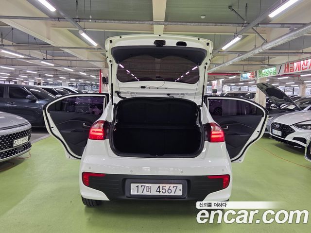 Kia Pride — interior