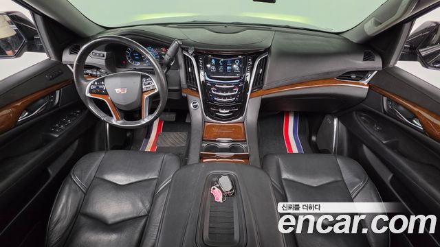 Cadillac Escalade — interior