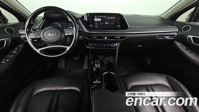 Hyundai Sonata — interior