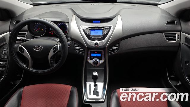 Hyundai Avante — interior