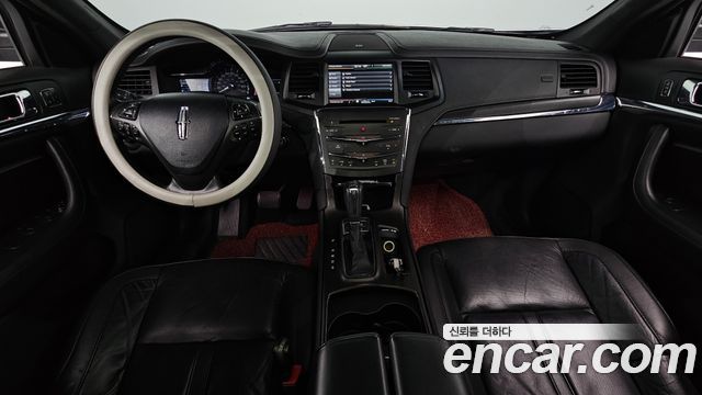 Lincoln MKS — interior