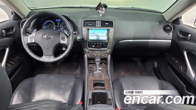Lexus IS — interior