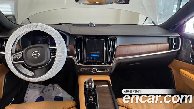 Volvo S90 — interior