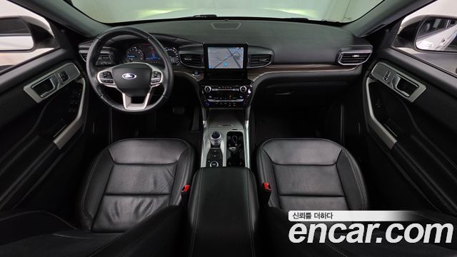 Ford Explorer — interior