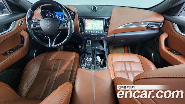 Maserati Levante — interior