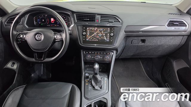 Volkswagen Tiguan — interior