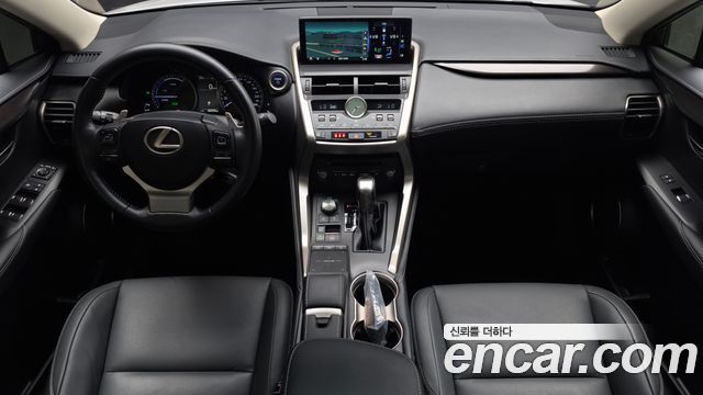 Lexus NX — interior