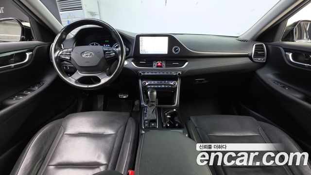 Hyundai Grandeur — interior