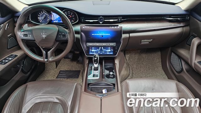 Maserati Quattroporte — interior